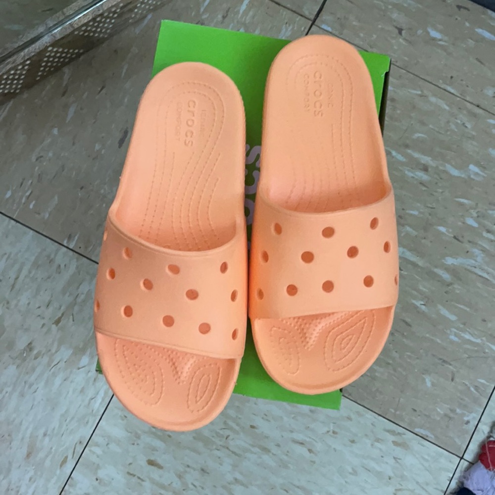 Cantaloupe 🍈 COMFY CROC SLIDES.
